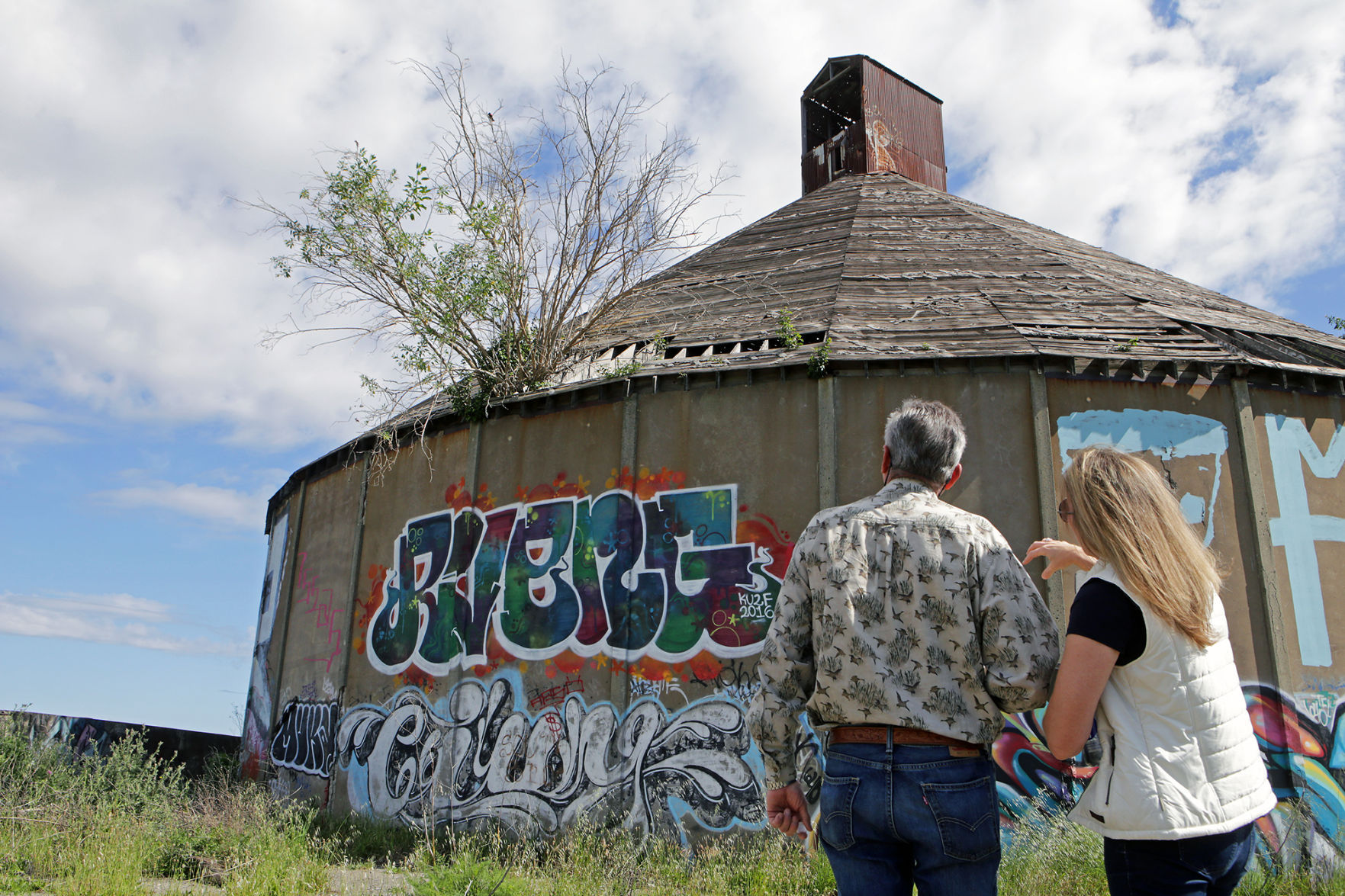 Graffiti tour in American Canyon